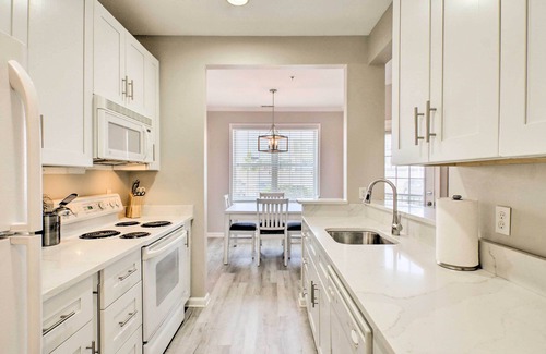 Rehoboth Beach Condo | Rehoboth Beach Condo w/Patio: 5 Mi to Ocean!