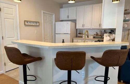 Rehoboth Beach Condo | Rehoboth Beach Condo Sleeps 7 w/Pool & Parking