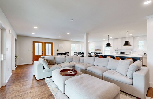 Rehoboth Beach House | Rehoboth Beach group getaway with private pool & 2 studio apts