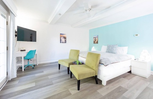 Rehoboth Beach Hotel | Rehoboth Beach pet friendly hot tub Canalside Inn