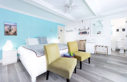 Rehoboth Beach Hotel | Rehoboth Beach pet friendly hot tub Canalside Inn