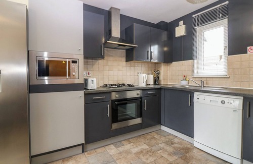 Glenisla Cottage | REHOBOTH LODGE, pet friendly, with a garden in Dundee