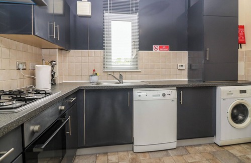 Glenisla Cottage | REHOBOTH LODGE, pet friendly, with a garden in Dundee