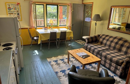 Youngs Point Cottage | Reigning Cats and Dogs Cottage Retreat at the Lake Edge Cottages!