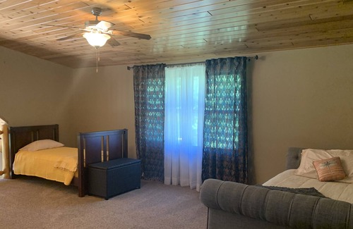 Christmas Cabin | Reindeer Lodge- Lake Superior, Kewadin Casino & Foggy's Steakhouse Near By