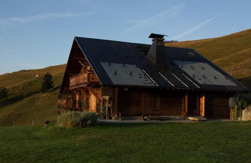 Saint-Nicolas-la-Chapelle Ski Chalet | Reine des Aravis - chalet isolé