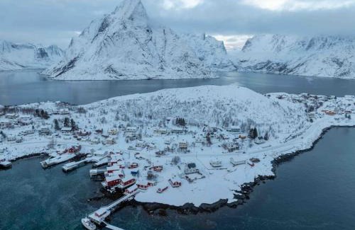 Moskenes House | Reine Fishermans House - Mountain & Seaview