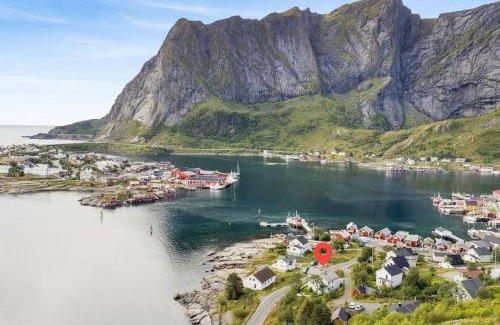 Moskenes House | Reine Fishermans House - Mountain & Seaview