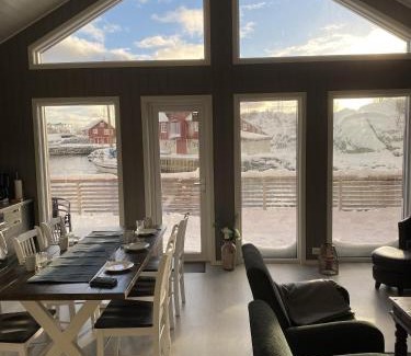 Stamsund House | Reinvikbua - Seaside Cabin in Finnvika, Stamsund