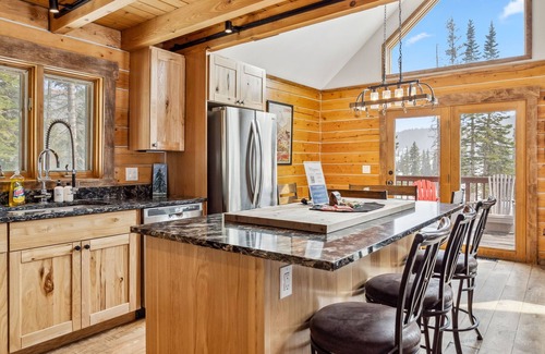 Quandary Village House | Rejuvenating Rocky Mountain Cabin With 5 Star Views