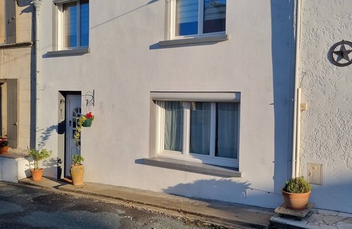 Chenac-Saint-Seurin-d'Uzet House | Relax, surrounded by vineyards, 15 mins from sandy beaches and restaurants.