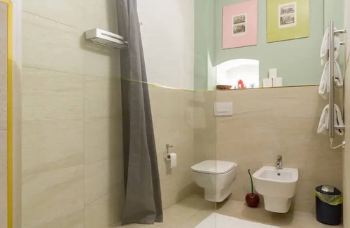 Peschiera del Garda City Centre Apartment | RELAIS AL PORTO SUITE NOW for a romantic stay overlooking Lake Garda