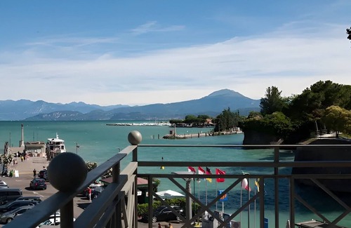 Peschiera del Garda City Centre Apartment | Relais AL Porto Suite Peler PER UNA Sosta Romantica CON Vista SUL Lago DI Garda