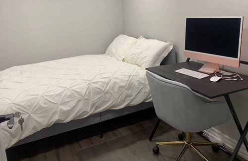 Markham Apartment | Relax 2 bedrooms with full bathroom and Parking 5 mins to Hwy 404