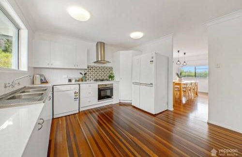 Taranganba House | RELAX @48 CLOSE TO BEACH sleeps 7