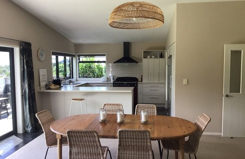 Hahei House | Relax a short walk away from Hahei beach