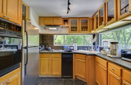 Oakland Estates House | Relax among the oaks! Watch deer and wildlife meander by! Make new memories!