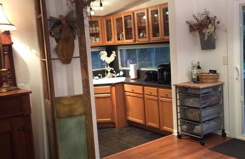 Oakland Estates House | Relax among the oaks! Watch deer and wildlife meander by! Make new memories!