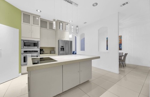 Mission House | Relax and Enjoy in Our Spacious Country Club Estate