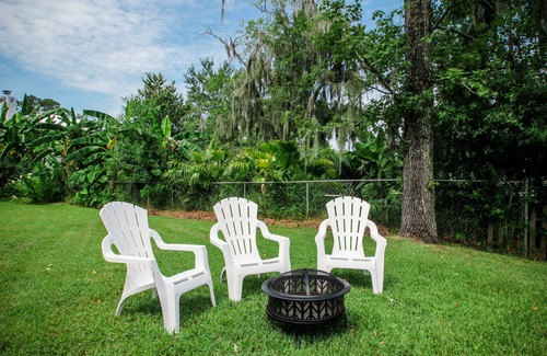 Jacksonville House | Relax and enjoy nature by the water or take a kayak adventure down the river