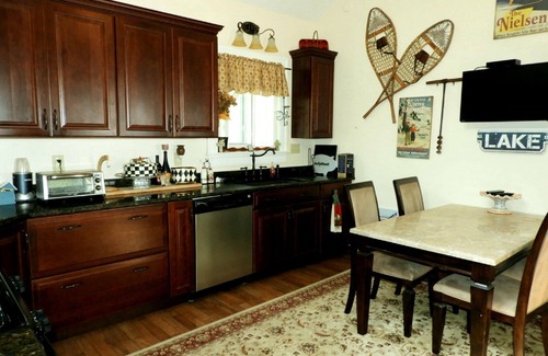 Livonia Cottage | Relax and Enjoy on Conesus Lake with a Hot Tub!