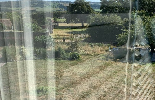 Birlingham Cottage | RELAX and ENJOY this unique village. No traffic yet central location.