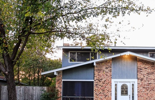 West Congress House | Relax and Have Fun in South Austin - Extended Stay