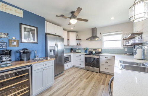 Galveston House | Relax and Listen to the Ocean at this UPDATED Dog-Friendly Property