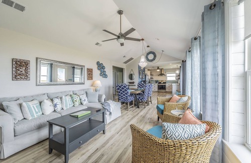 Galveston House | Relax and Listen to the Ocean at this UPDATED Dog-Friendly Property