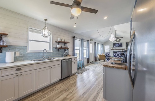 Galveston House | Relax and Listen to the Ocean at this UPDATED Dog-Friendly Property