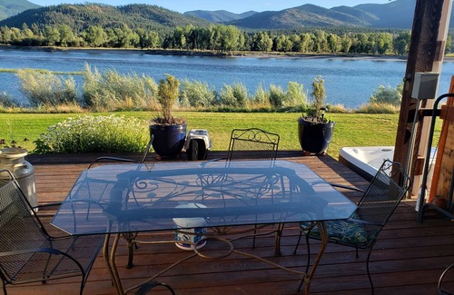 Plains House | Relax and make magical memories at Our Riverfront Retreat!