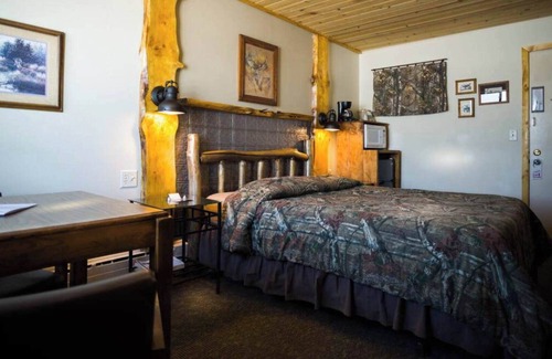 Rice Lake Cabin | Relax and overlook the lake in Room 7 - The Buckhorn - Curriers Lakeview Lodge