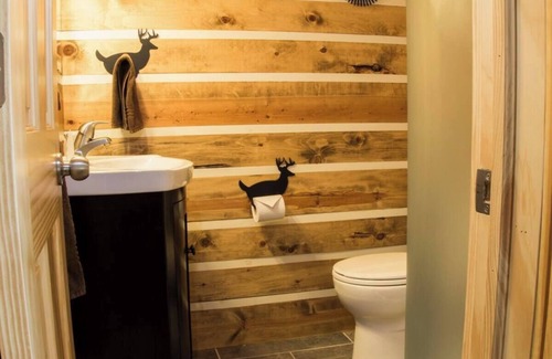 Rice Lake Cabin | Relax and overlook the lake in Room 7 - The Buckhorn - Curriers Lakeview Lodge