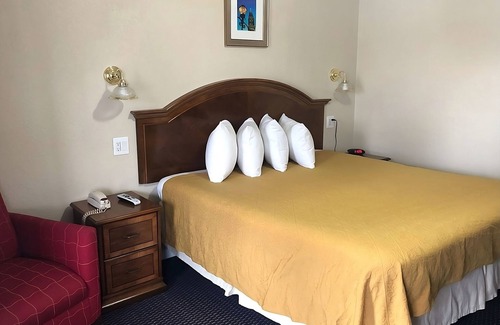 Harrisonville Hotel | Relax and Recharge in Knights Inn Harrisonville! Free Parking, Pets Allowed