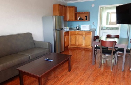 June Park House | Relax and Recharge! 2 Serene Units, Free Breakfast & Parking, Pool!