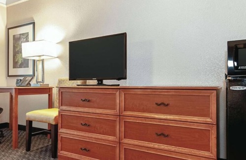 Guasti House | Relax and Recharge! 4 Great Units! Close to Cucamonga-Guasti Regional Park!