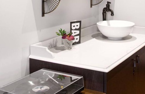 Riverside Hotel | Relax and Recharge! Boutique Property Near Distillery District and Greektown