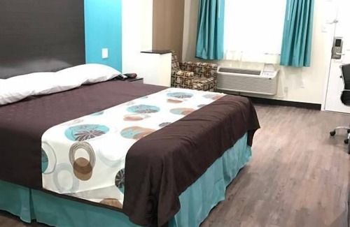 Spring Hotel | Relax and Recharge! Comfortable Unit Awaits! Minutes Away to Old Town Spring