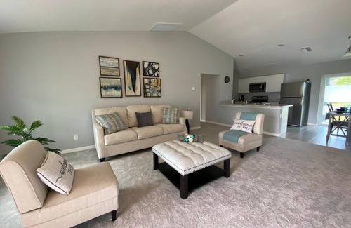 Jacarandas House | Relax and Recharge in Beautiful and comfortable cozy Cape Coral home!