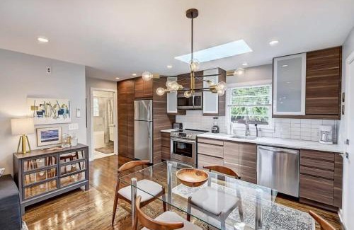 Cherry House | Relax and Recharge in Myers Park