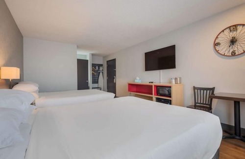 Ontario Hotel | Relax and Recharge! Pet-friendly Property, Pool, Free Parking, Free Breakfast