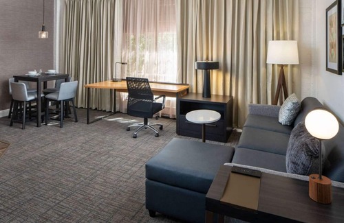 Arts/Warehouse District Hotel | Relax and Recharge! TWO Pet-friendly Suites with Free Breakfast, Swimming Pool!