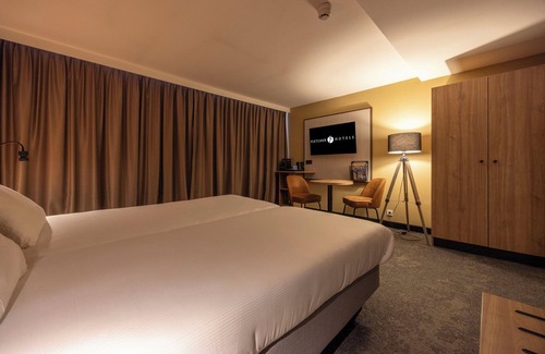 Heelsum Hotel | Relax and Recharge with Indoor Pool, Family Games, and Nearby Cycling