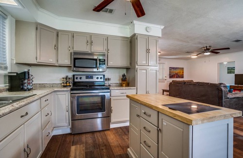 Pottsboro House | Relax and Reconnect at Lake Texoma Lodge - Tranquil Setting Near Marinas and Choctaw Casino!
