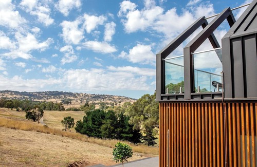 Ravenswood House | Relax and rejuvenate around beautiful countryside and meet our friendly alpacas