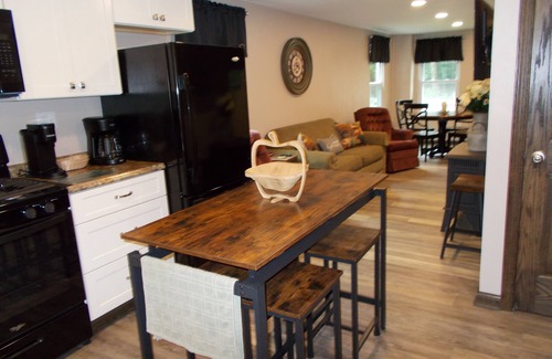 Jones Mills House | Relax and Rejuvenate at Middle Mountain Cottage! Minutes to Resorts and Parks!