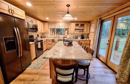Mount Vernon Cabin | Relax and Unwind at Peaceful Pines Log Cabin and Outdoor Sauna
