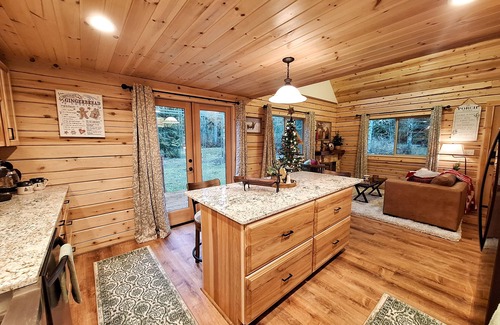 Mount Vernon Cabin | Relax and Unwind at Peaceful Pines Log Cabin and Outdoor Sauna