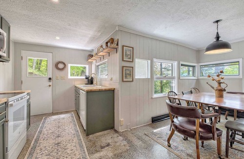 Ligonier Cabin | Relax and Unwind - Bird Creek Cottage at Cliffwood