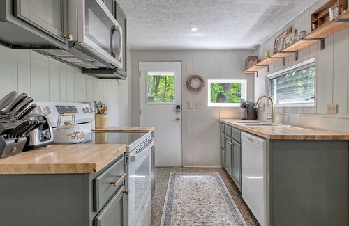 Ligonier Cabin | Relax and Unwind - Bird Creek Cottage at Cliffwood